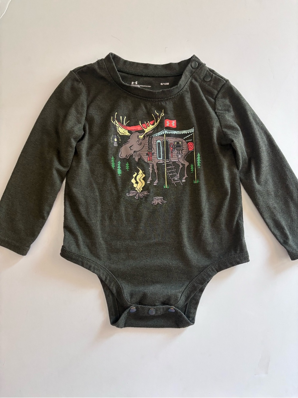 UNDER ARMOUR Infant Bodysuit Long Sleeve Onesie Green Outdoorsy Size 9-12 Months